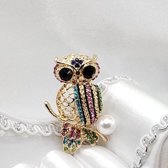 Brand New Rhinestone Gold With Pearl Owl Brooch Pin - Picture 1 of 4